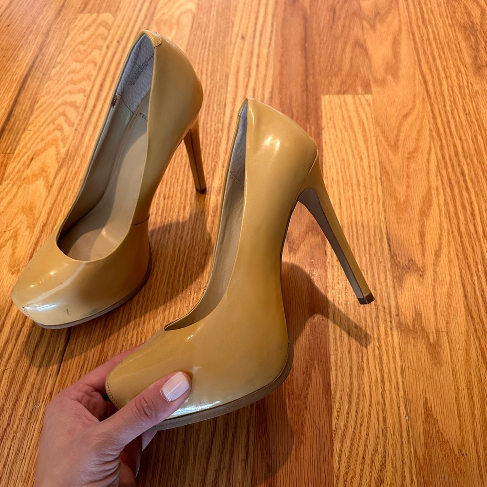Kelsi Daggar heels - Picture 2 of 4